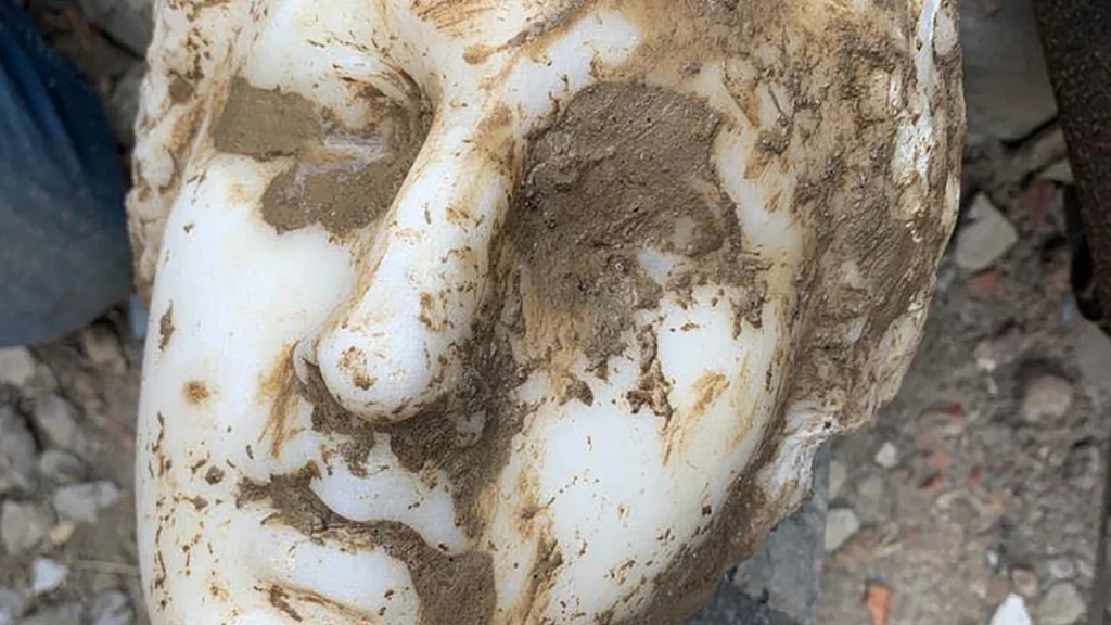 230707114907-marble-head-rome