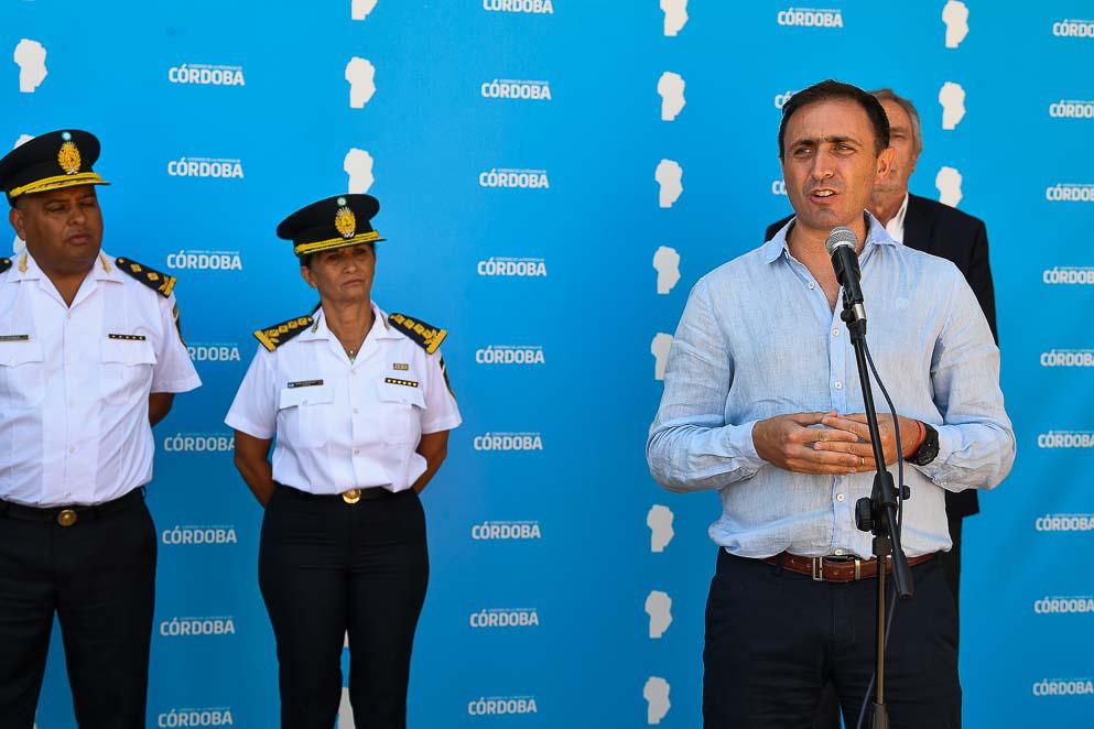 Julian-Lopez-entrego-moviles-Polic_50-5