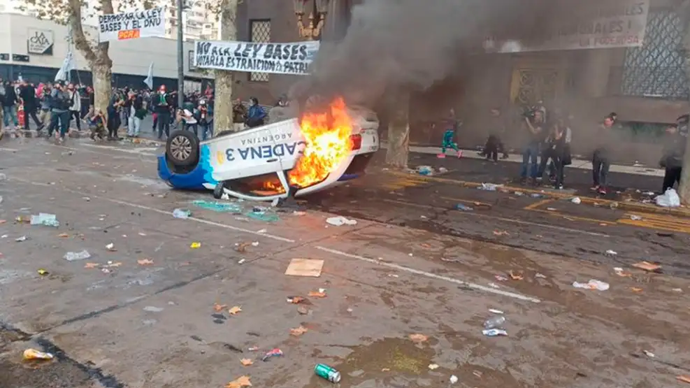 queman-el-movil-de-cadena-3-1818543