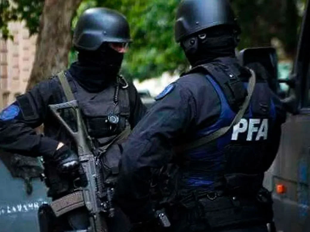 agentes-policia-federal-2317044