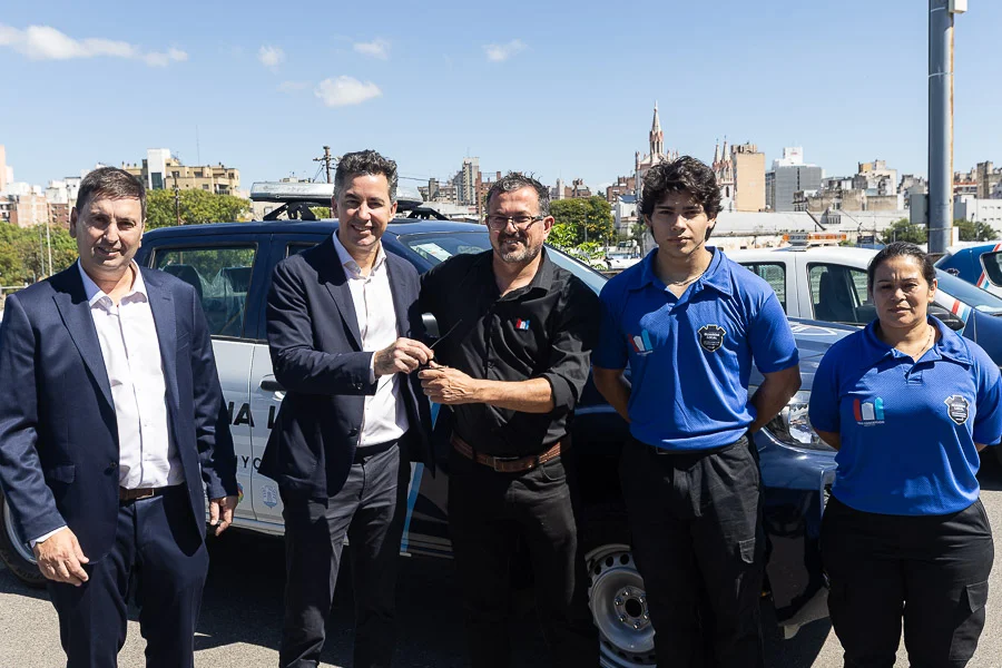 Calvo-entrega-llave-de-auto-0km